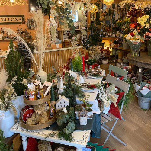 Carousel post from gloriosa.artisan.fleuriste.