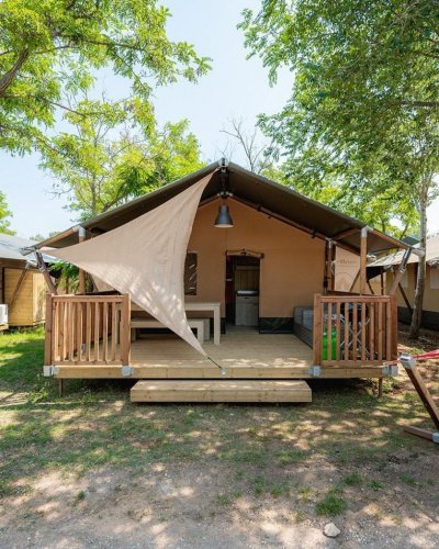 Carousel post from glampings.