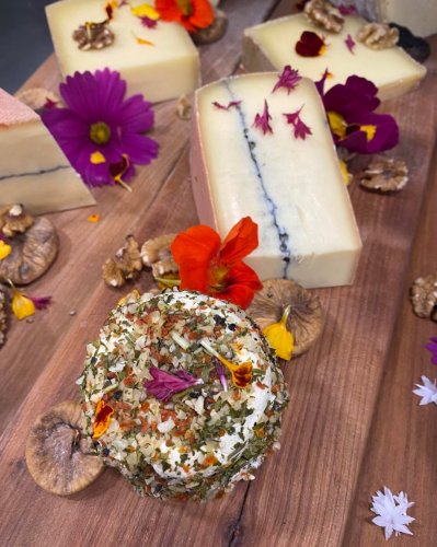 Carousel post from miditreizepontarlier.