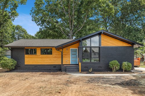 Carousel post from qcflippers.