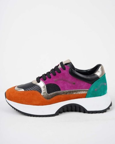 Carousel post from ossoshoes.
