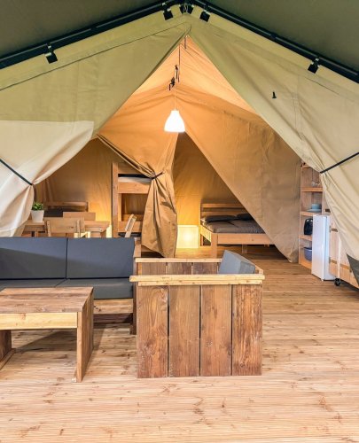 Carousel post from glampings.