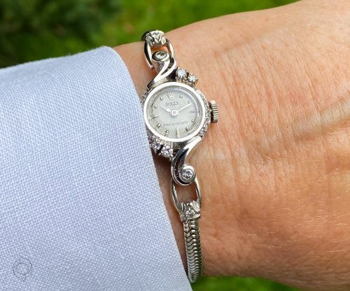 Carousel post from schoenesammleruhren.