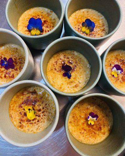 Carousel post from miditreizepontarlier.