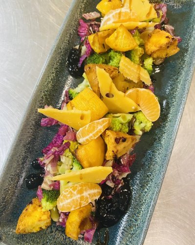 Carousel post from miditreizepontarlier.