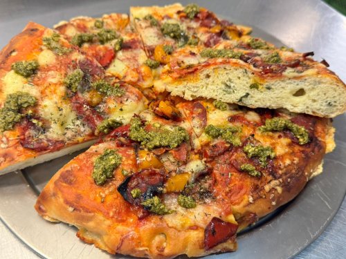 Carousel post from miditreizepontarlier.