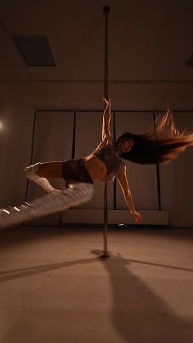 Video post from poledance_krasnodar.