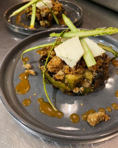 Carousel post from miditreizepontarlier.