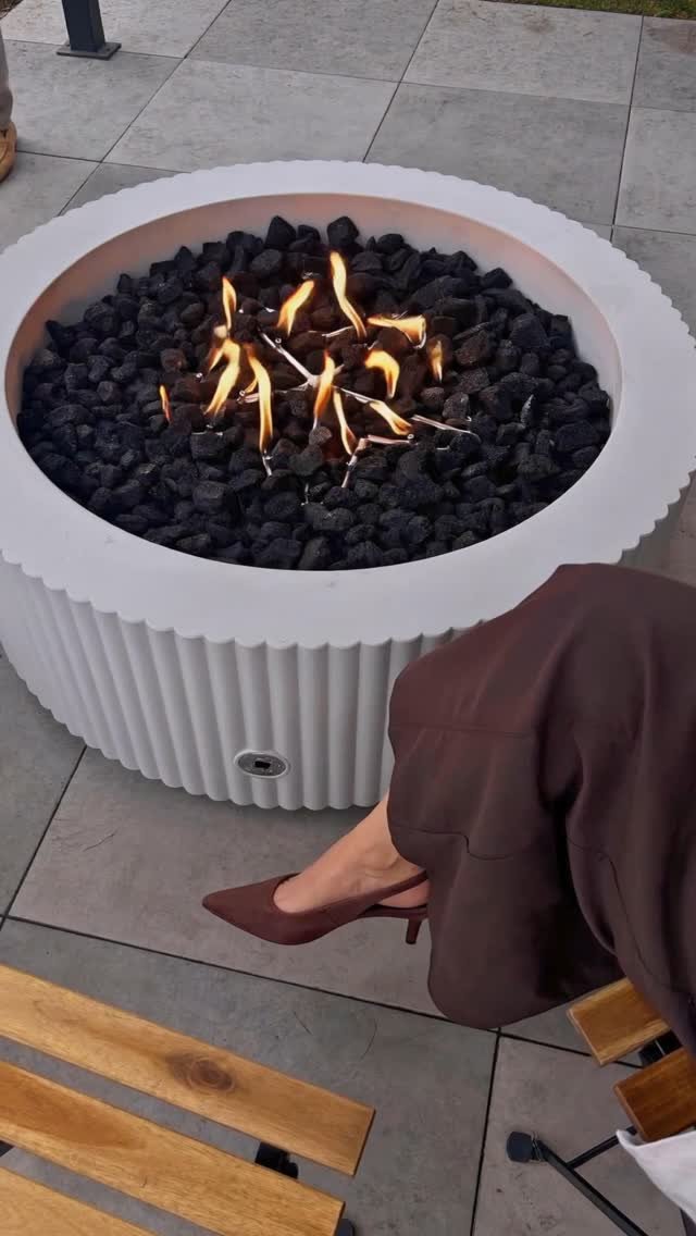 SCULPTURA FIREPIT SCALLOPED 40-INCH, SMOOTH, COOL GREY | Techo-Bloc