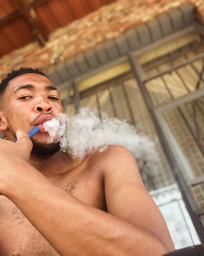 Carousel post from tumi_finesse.