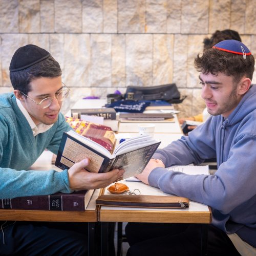 Carousel post from derechyeshiva.
