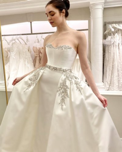 Carousel post from jolibride.