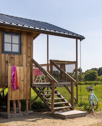 Carousel post from glampings.