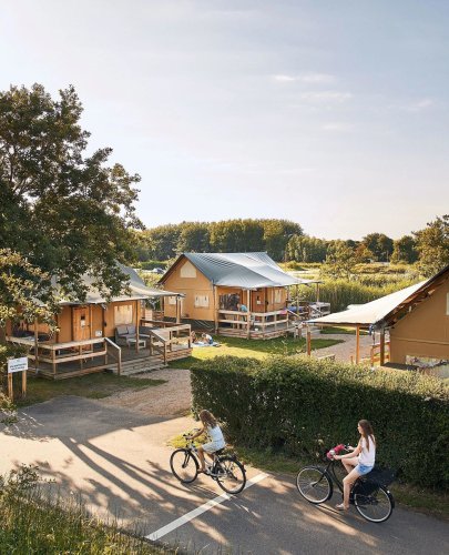 Carousel post from glampings.