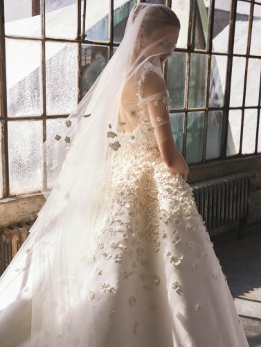 Carousel post from lelitebridal.