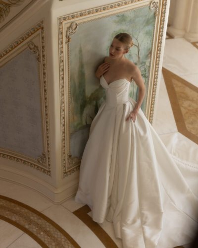 Carousel post from jolibride.