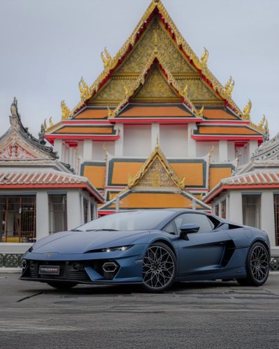 Carousel post from salonautolyon.