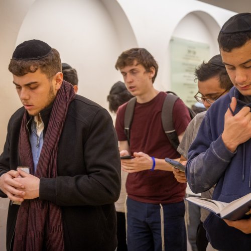 Carousel post from derechyeshiva.