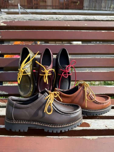 Carousel post from almareafootwear.