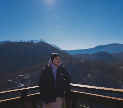 Carousel post from moisessaaron.