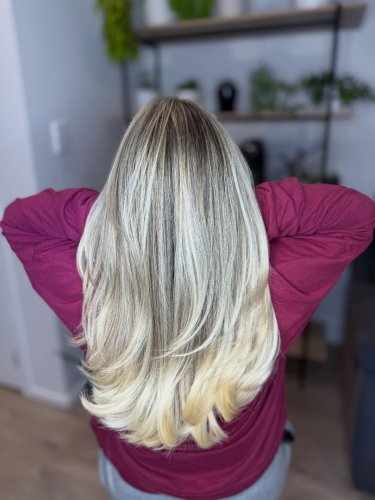 Carousel post from trindadehairstylist.