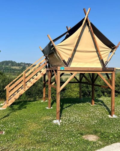 Carousel post from glampings.