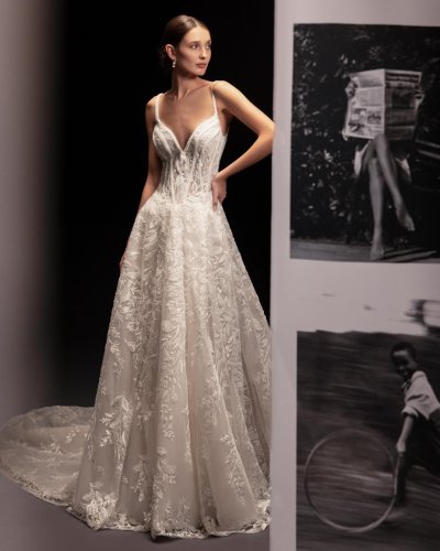 Carousel post from jolibride.