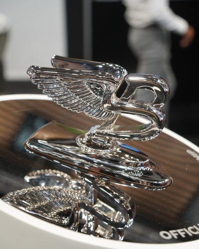 Carousel post from salonautolyon.