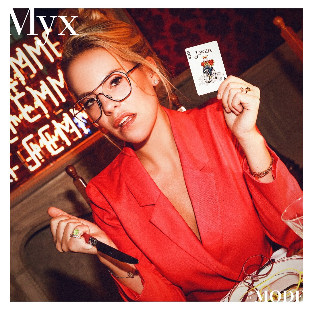 Carousel post from myx.magazine.