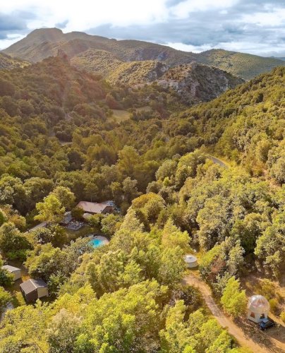 Carousel post from glampings.