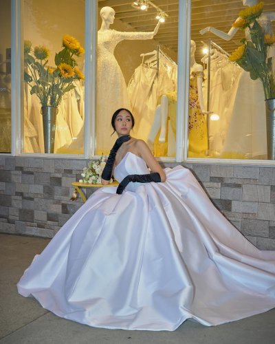 Carousel post from jolibride.