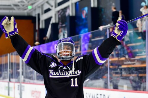 Carousel post from uw_icehockey.