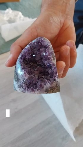 Video post from lemondemagiquedescristaux.