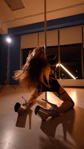 Video post from poledance_krasnodar.