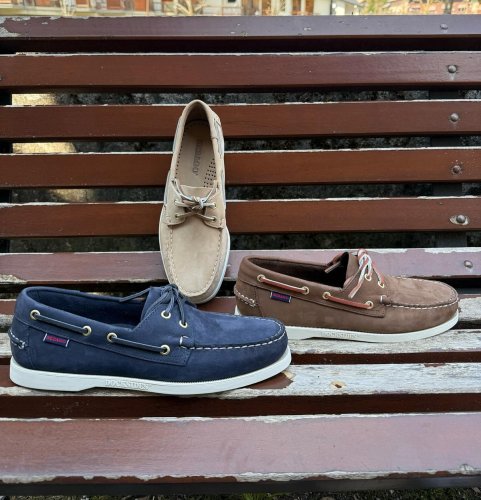 Carousel post from almareafootwear.