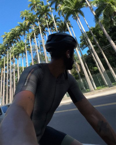 Carousel post from liveoficial.