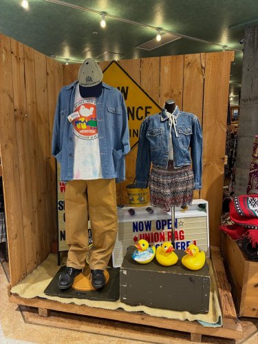 Carousel post from sunmallhiroshima.