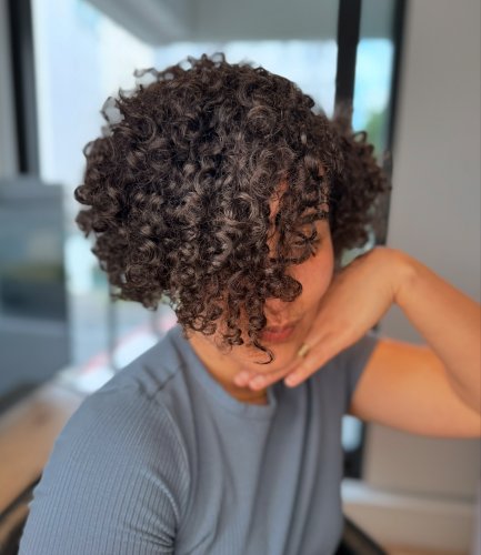 Carousel post from trindadehairstylist.