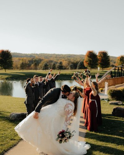 Carousel post from thecurvybridenj.