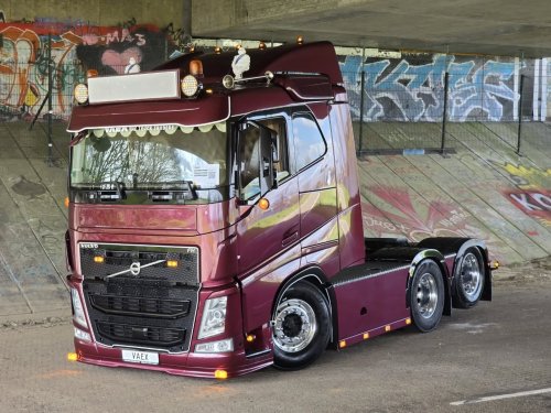 Carousel post from vaexthetrucktraders.