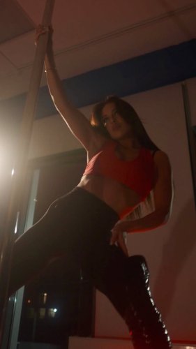 Video post from poledance_krasnodar.
