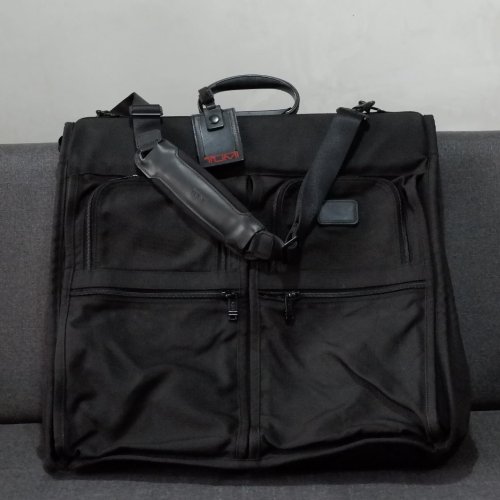 Carousel post from vintagebags90.