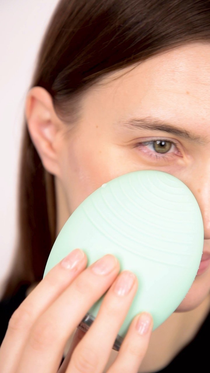 FOREO LUNA™ 4 plus | Red LED Cleansing & Microcurrent