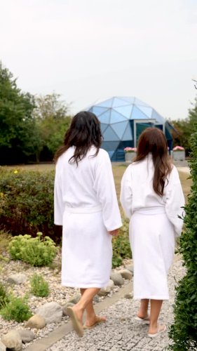 Video post from glasshouseretreat.