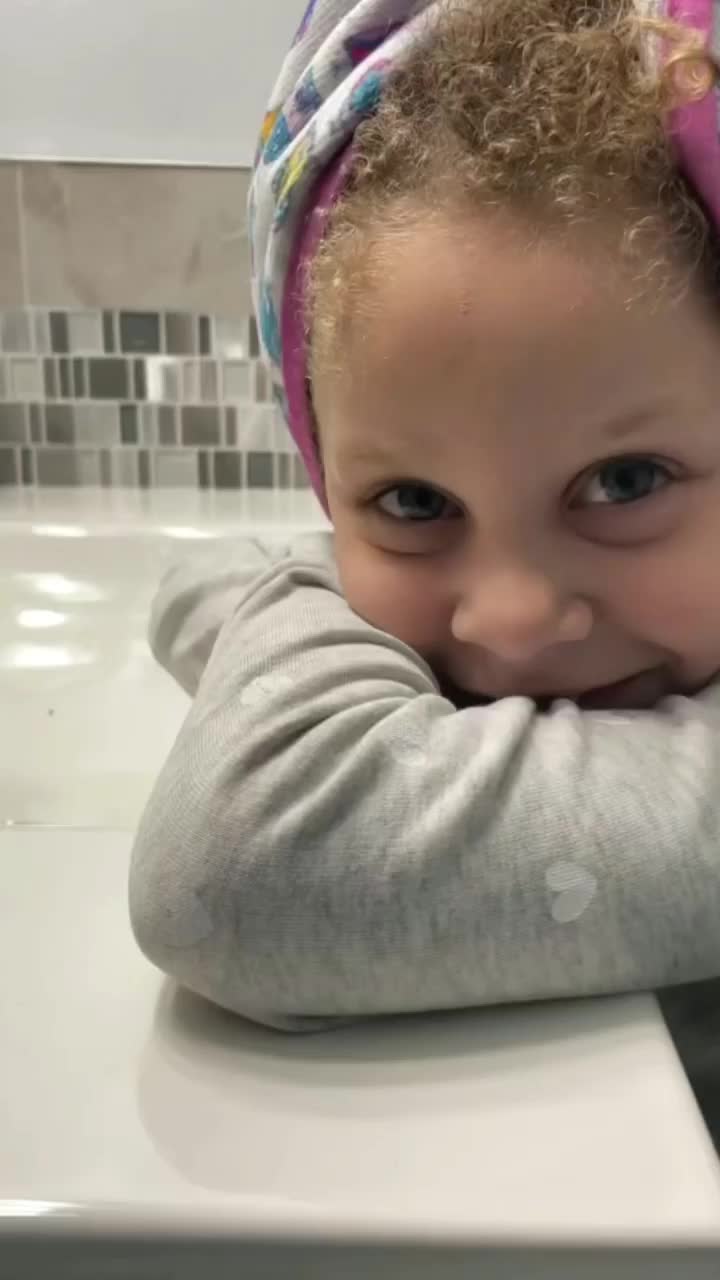 Video post from mixedchickshair.