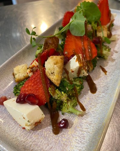 Carousel post from miditreizepontarlier.