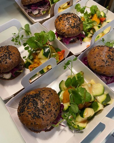 Carousel post from miditreizepontarlier.