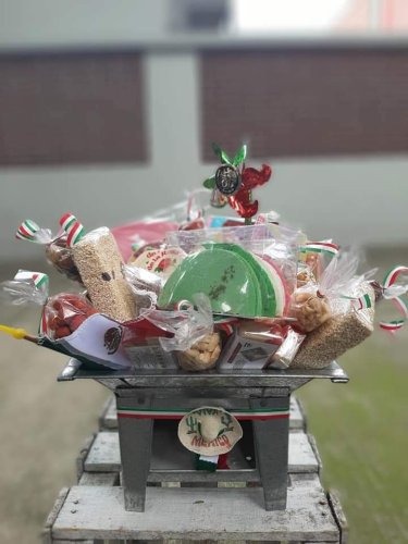 Carousel post from la_gifteria.