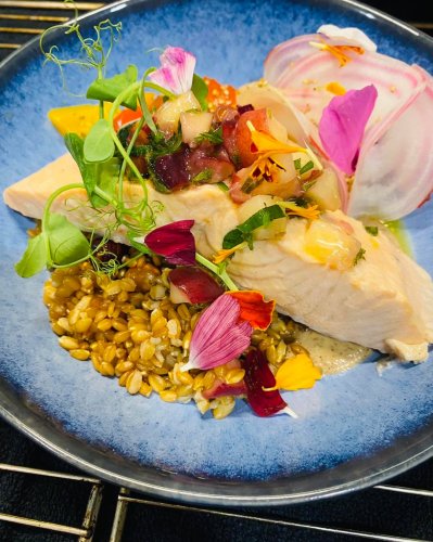 Carousel post from miditreizepontarlier.