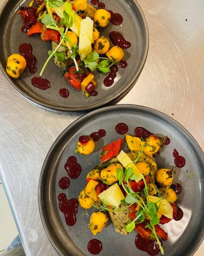 Carousel post from miditreizepontarlier.